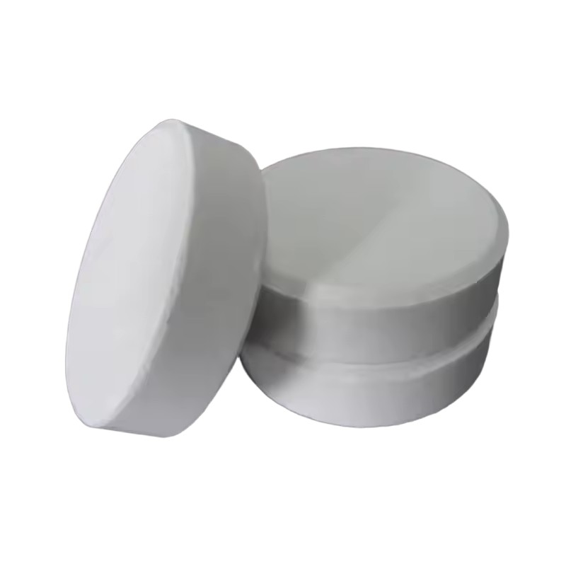 Qual o papel fundamental do TCCA (ácido tricloroisocianurico) no tratamento e desinfecção da água?